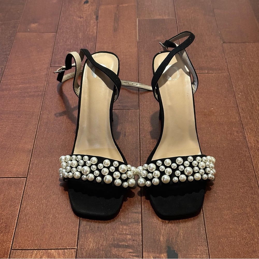 Journee Collection Pearl Black Heels - Picture 4 of 8